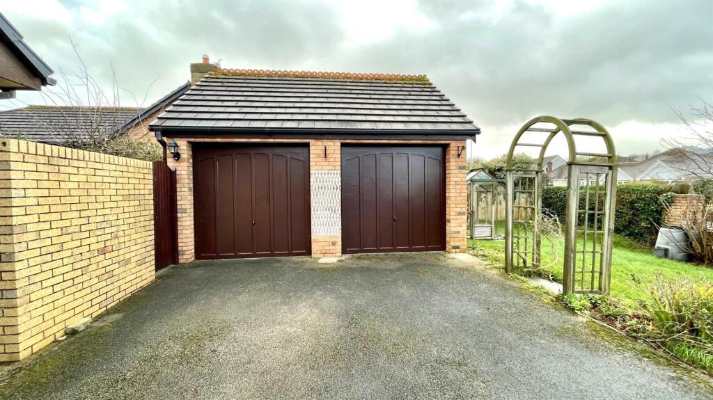 DETACHED DOUBLE WIDTH GARAGE
