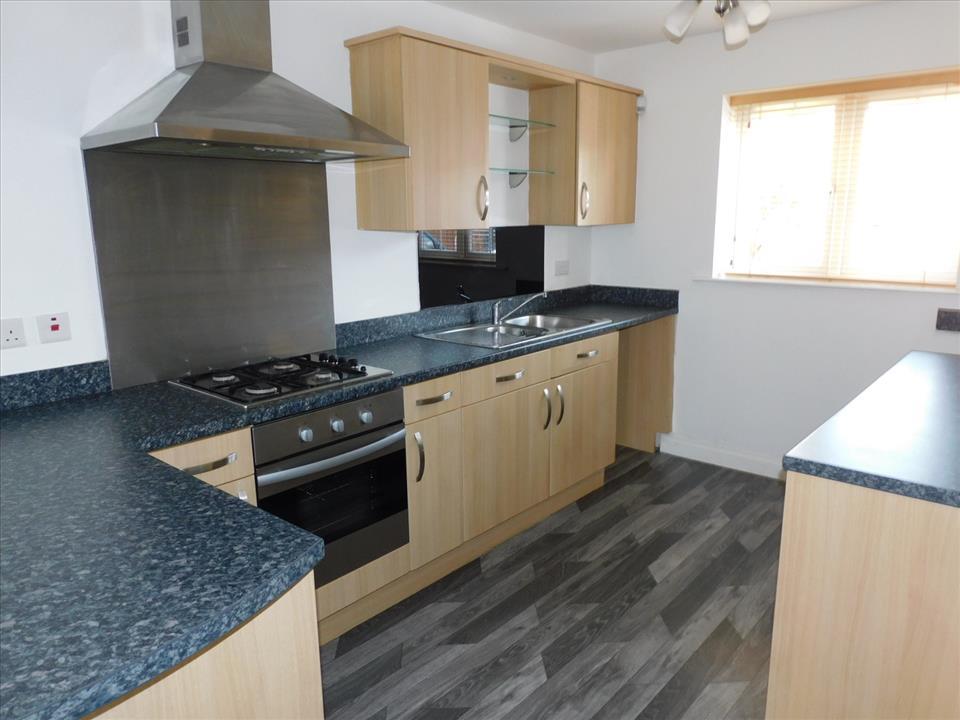 OPEN PLAN LOUNGE/KITCHEN