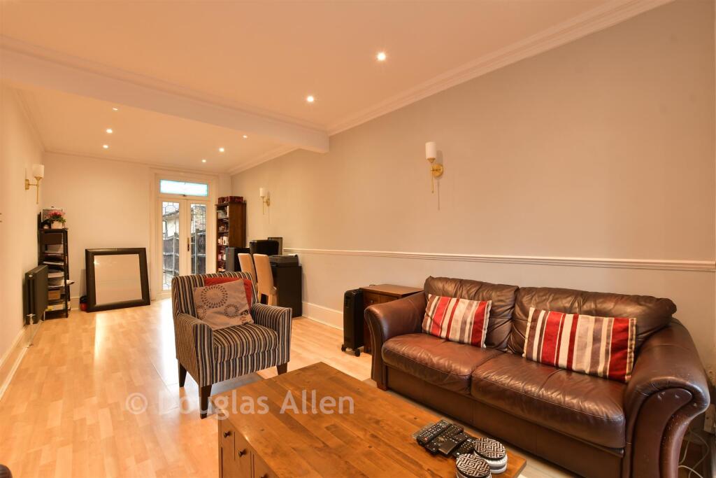 Lounge/Dining Room