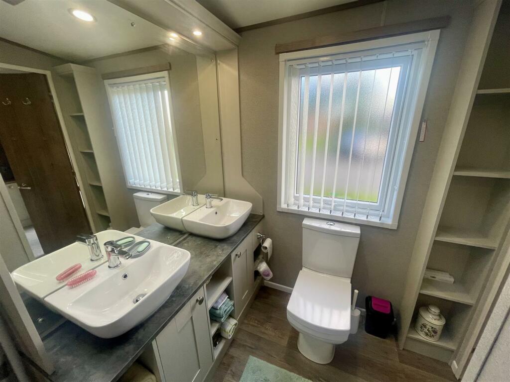 En-Suite Bathroom