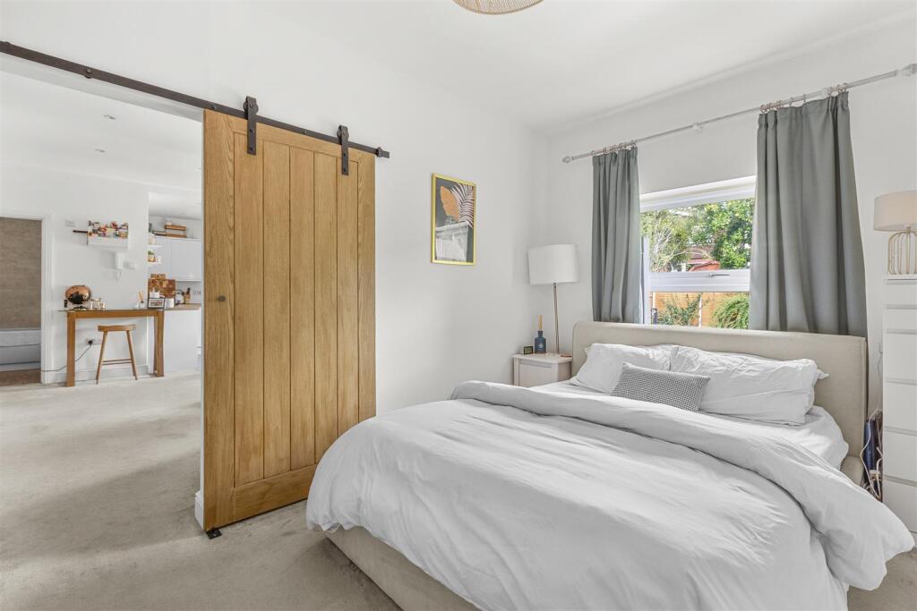 Flat 9 Chilworth House, Rectory Avenue, HP13 6HN-2
