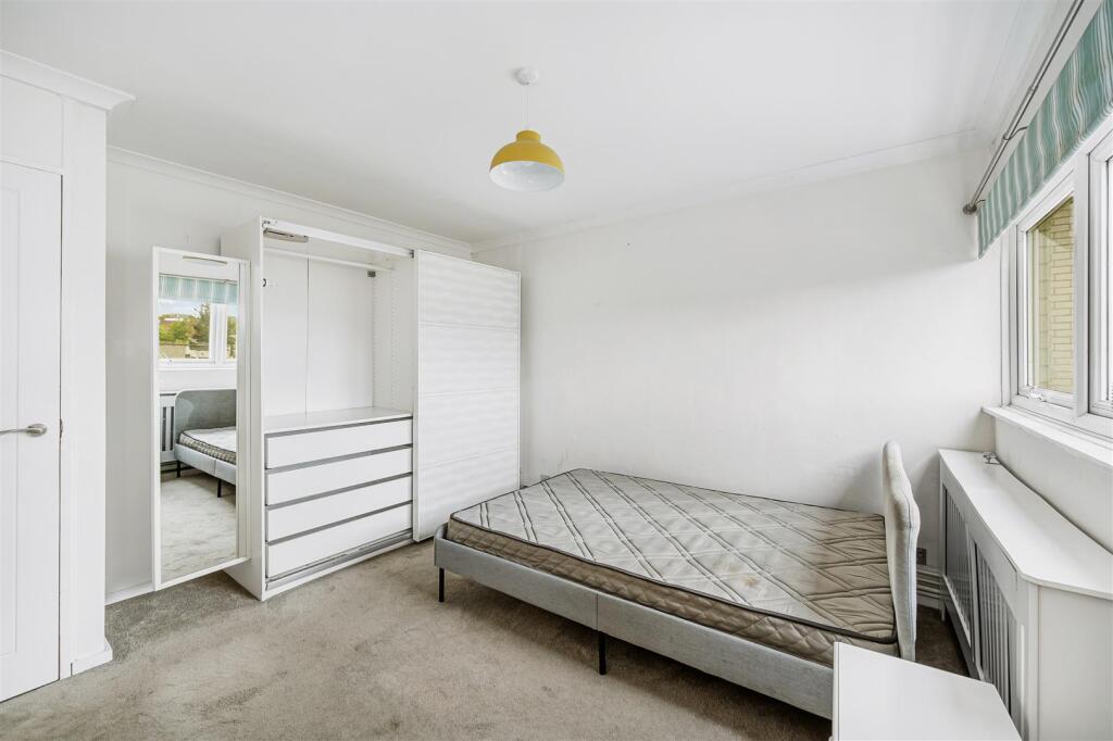 50 Bloomsbury Close-10.jpg