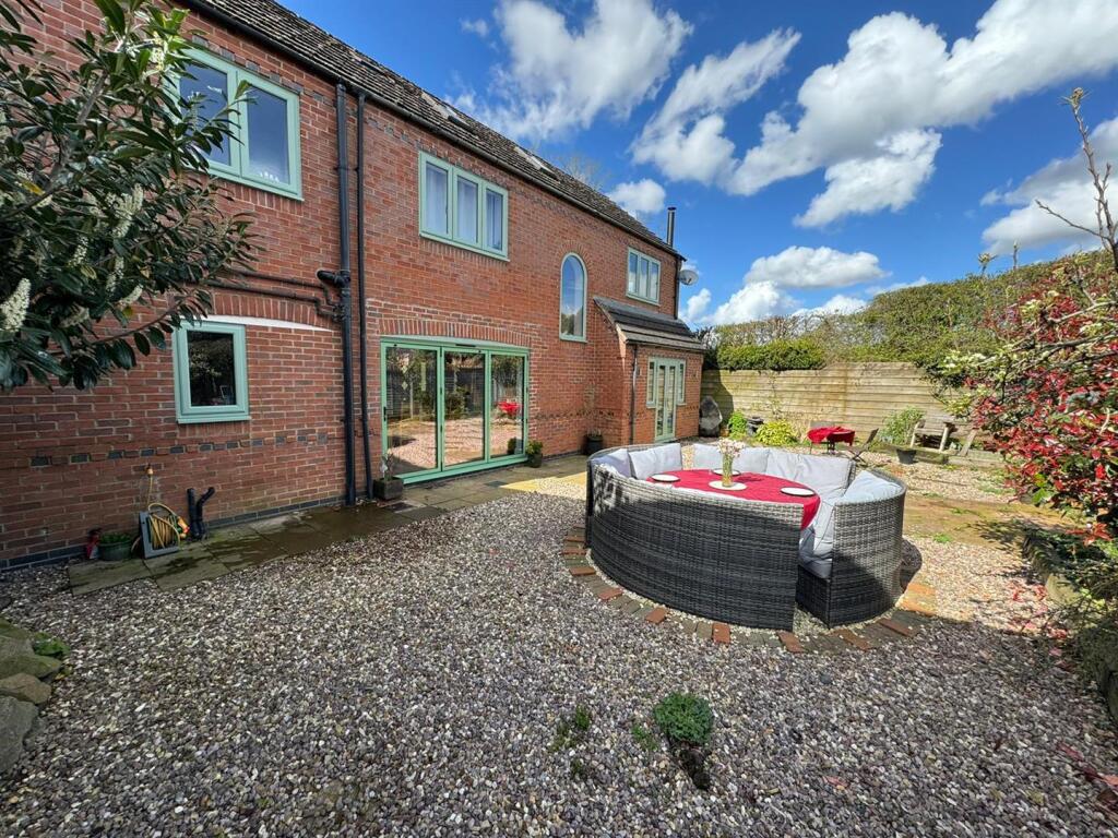 REAR GARDEN C.jpg