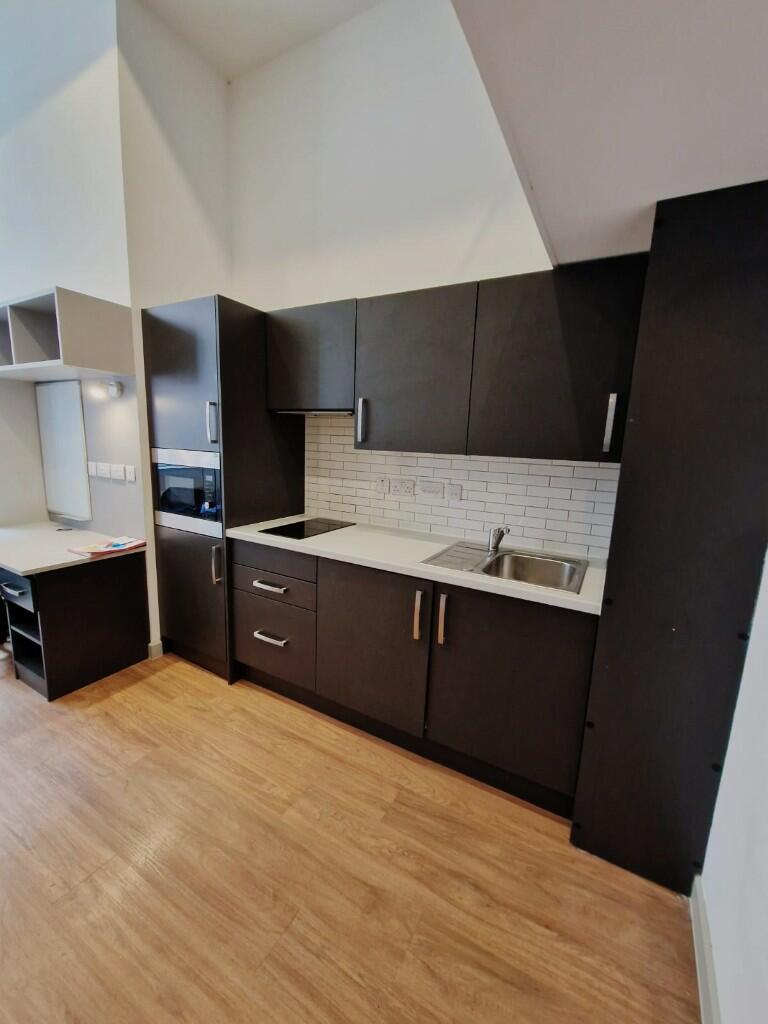 FLAT 23/41