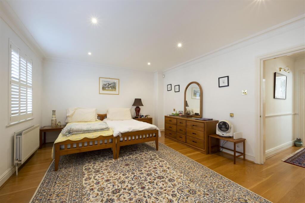 5 Rydon Mews,23.jpg