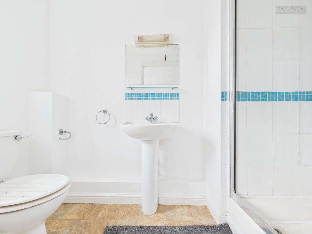 En-Suite To Master Bedroom