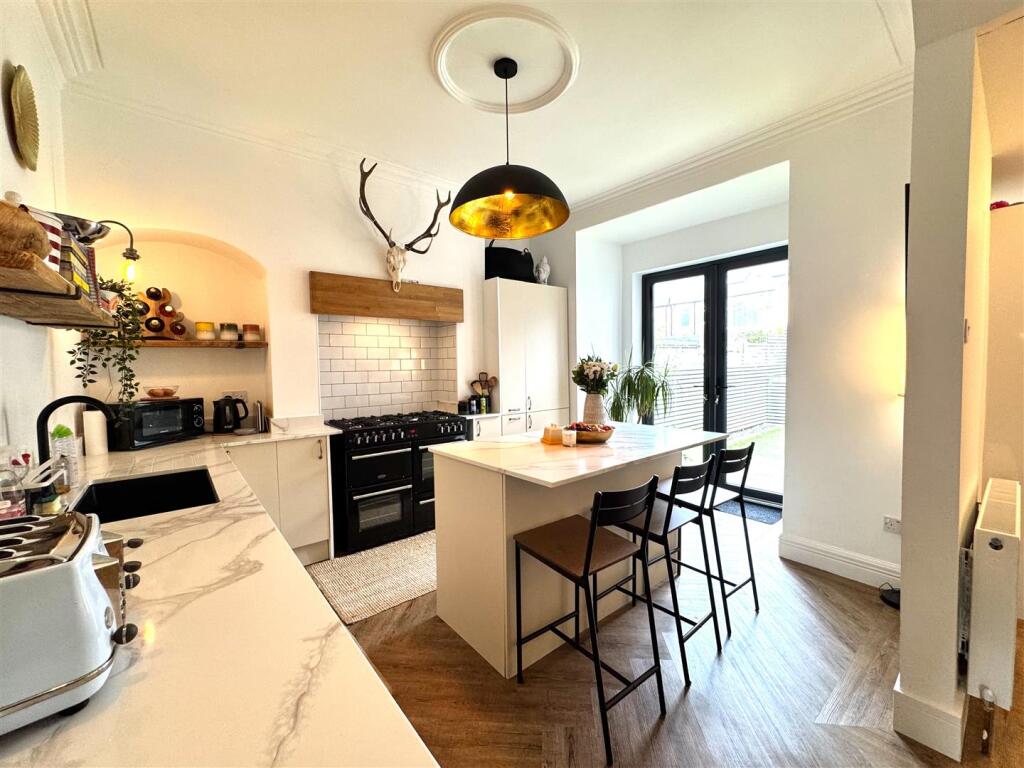 OPEN PLAN KITCHEN/DINER