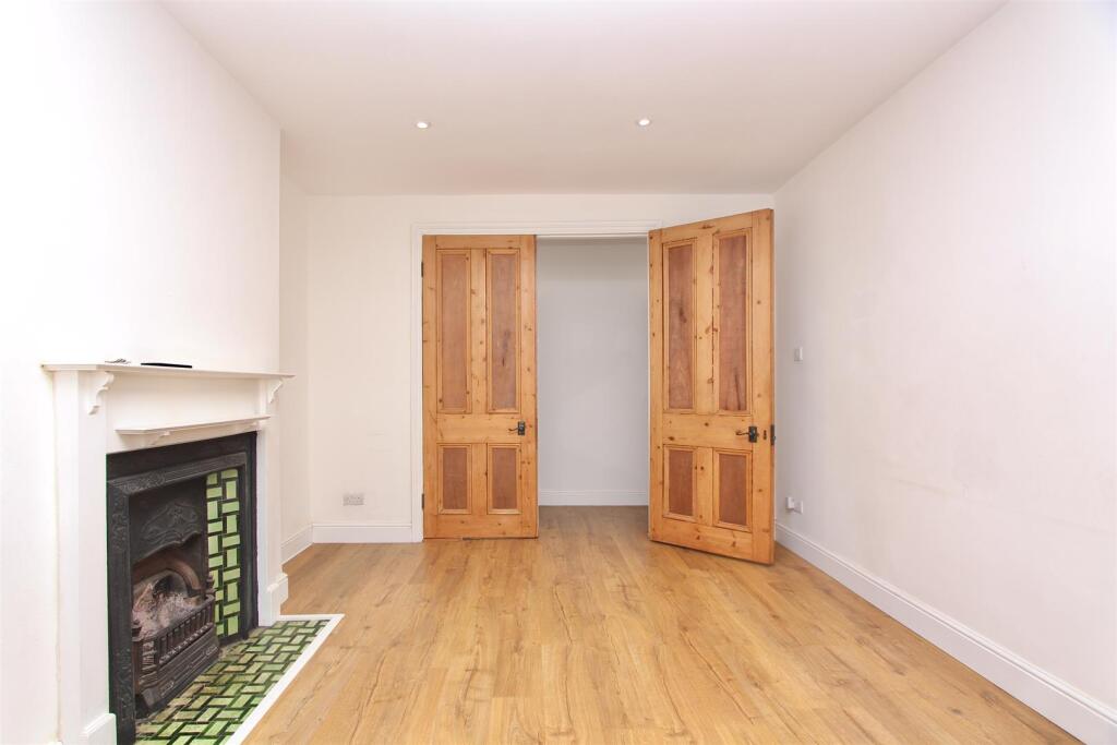 St. Margaret's Avenue, N15