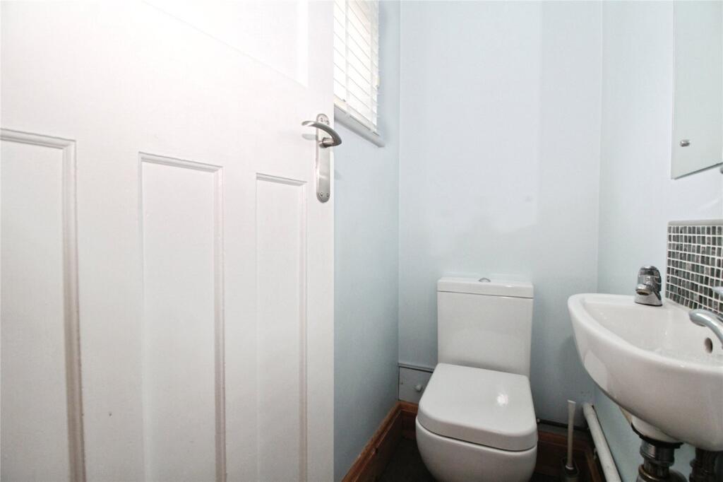 Cloakroom/Wc