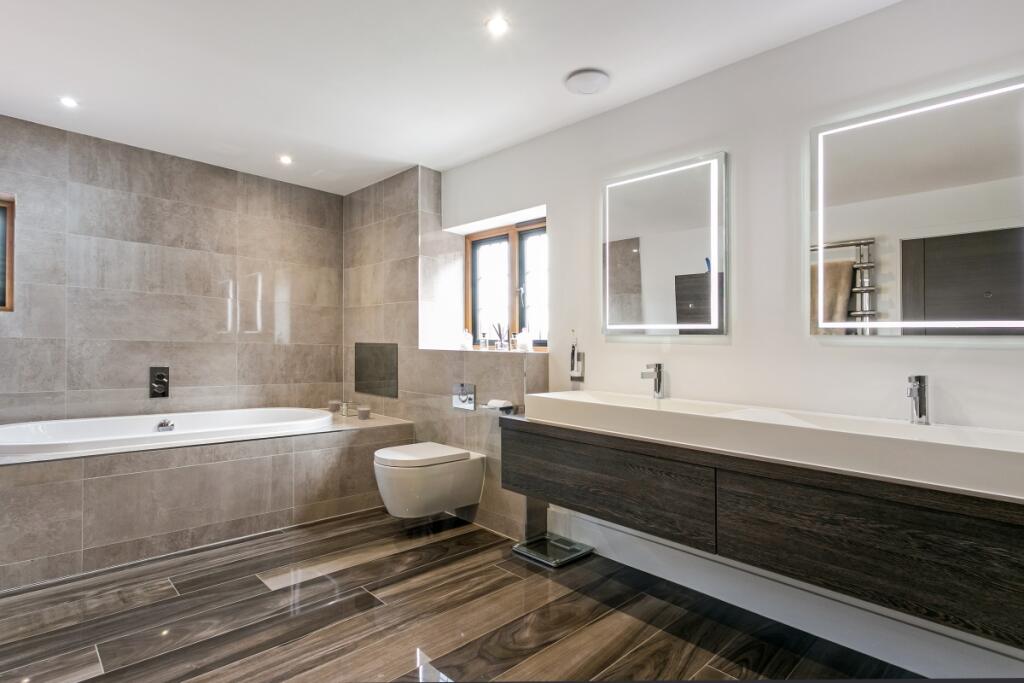 16 Woodhill Avenu...