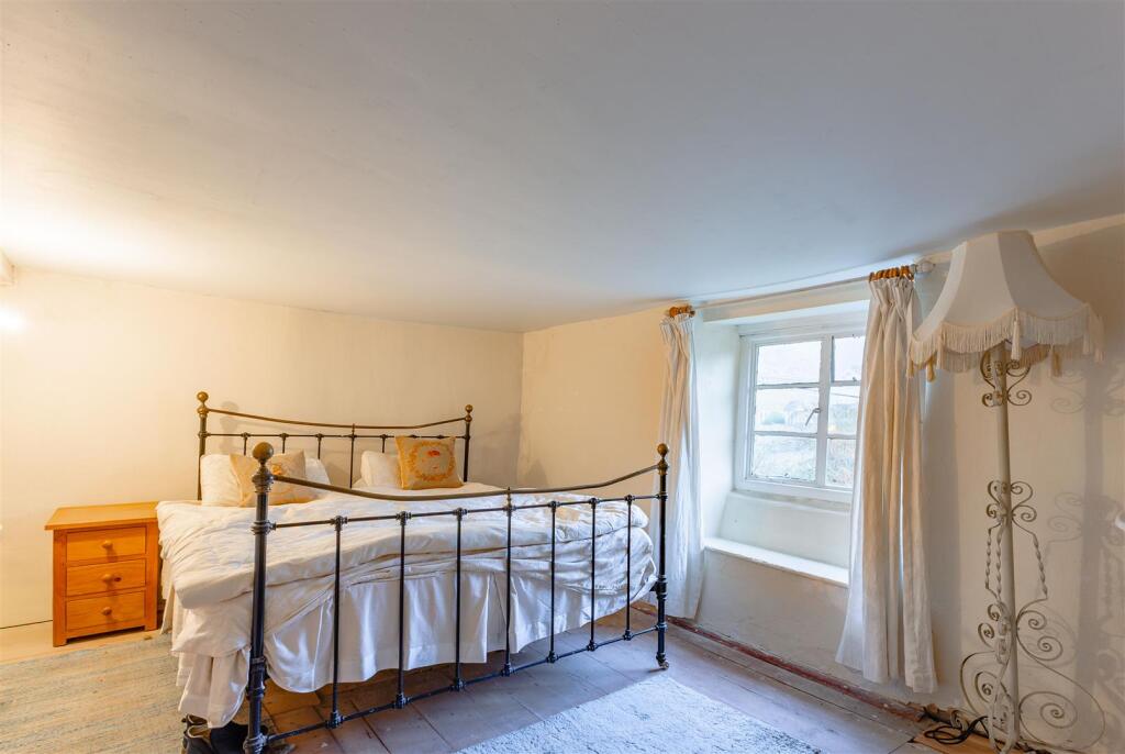 Bedroom One.jpg