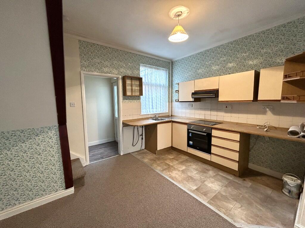 Kitchen (c)