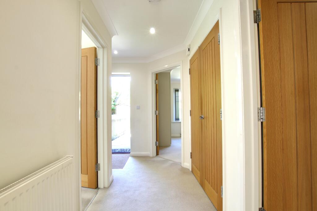 10 HALLWAY.jpg