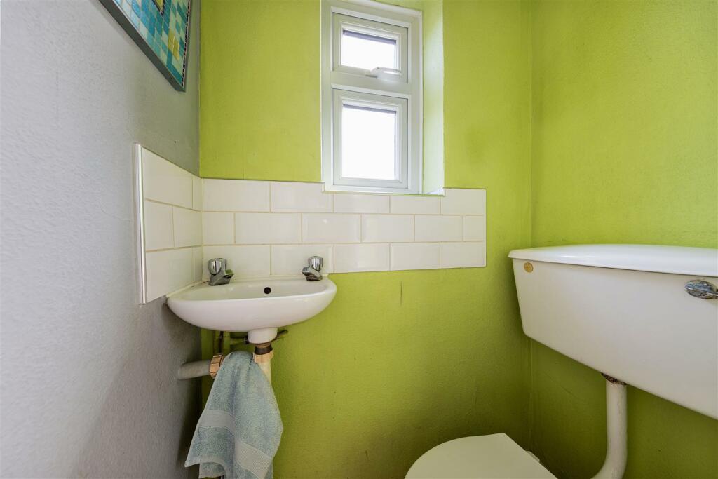 Larkshall Road, E4