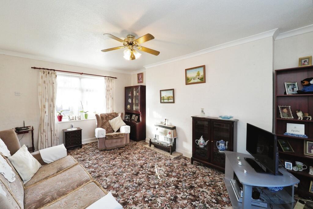 Fantastic Sized Lounge