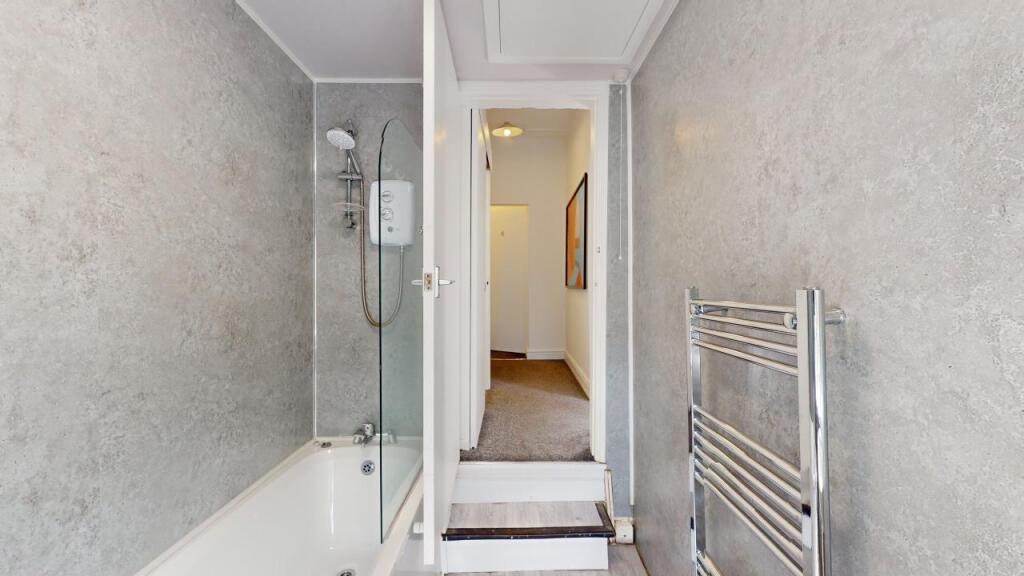 161-Whitham-Road-bathroom, pic 2.jpg