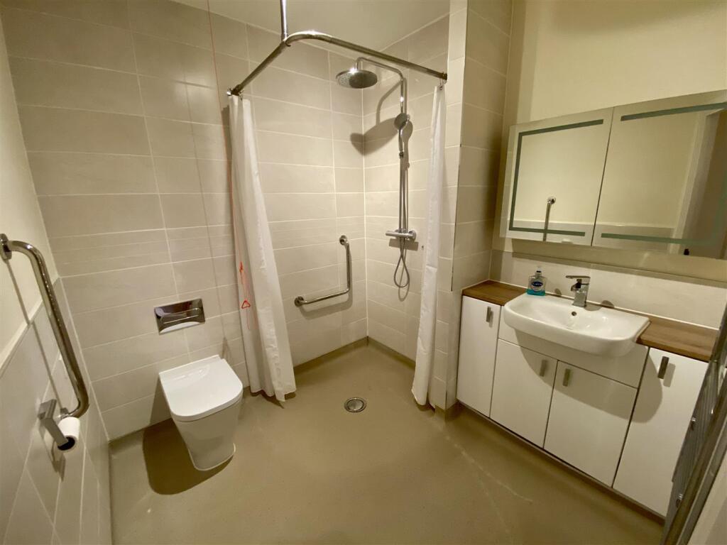 Shower Room.JPG