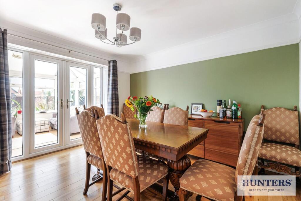 95572_4 The Chestnuts Hensall  (6) - Copy_low.jpg