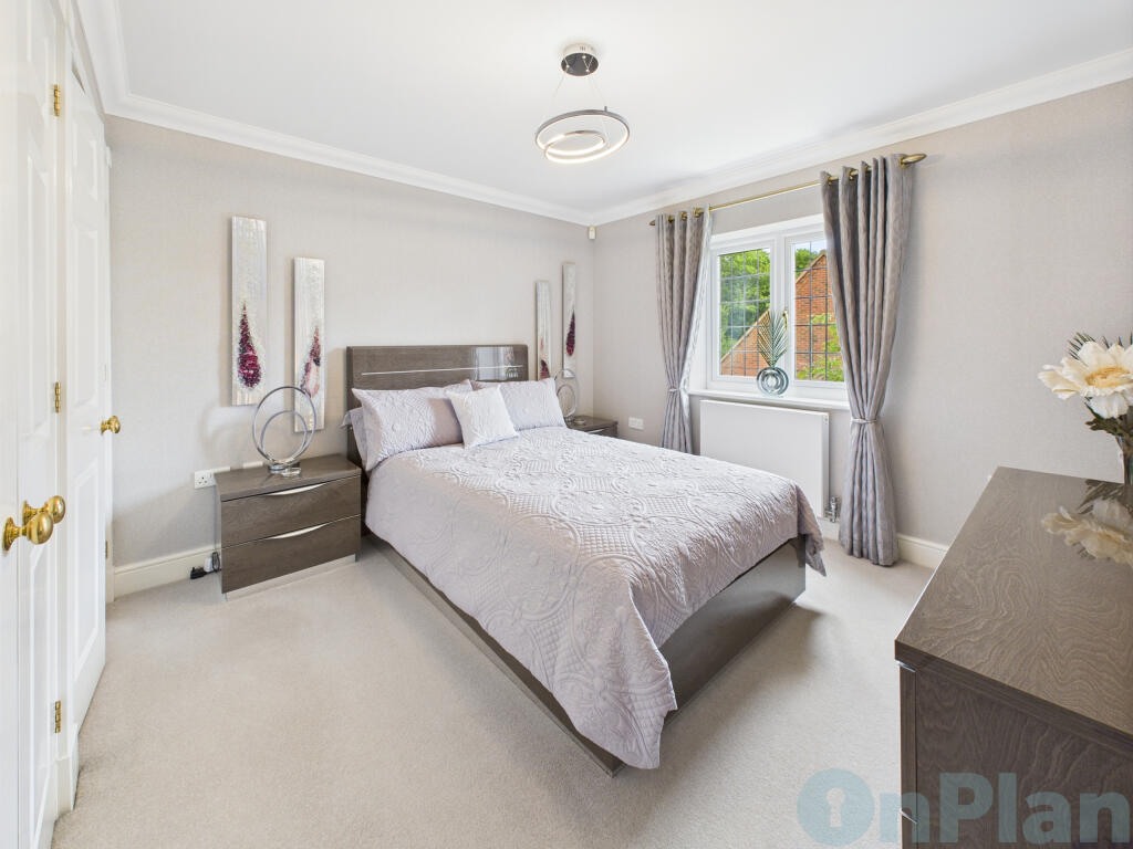 CAM04024G0-PR0030-STILL026