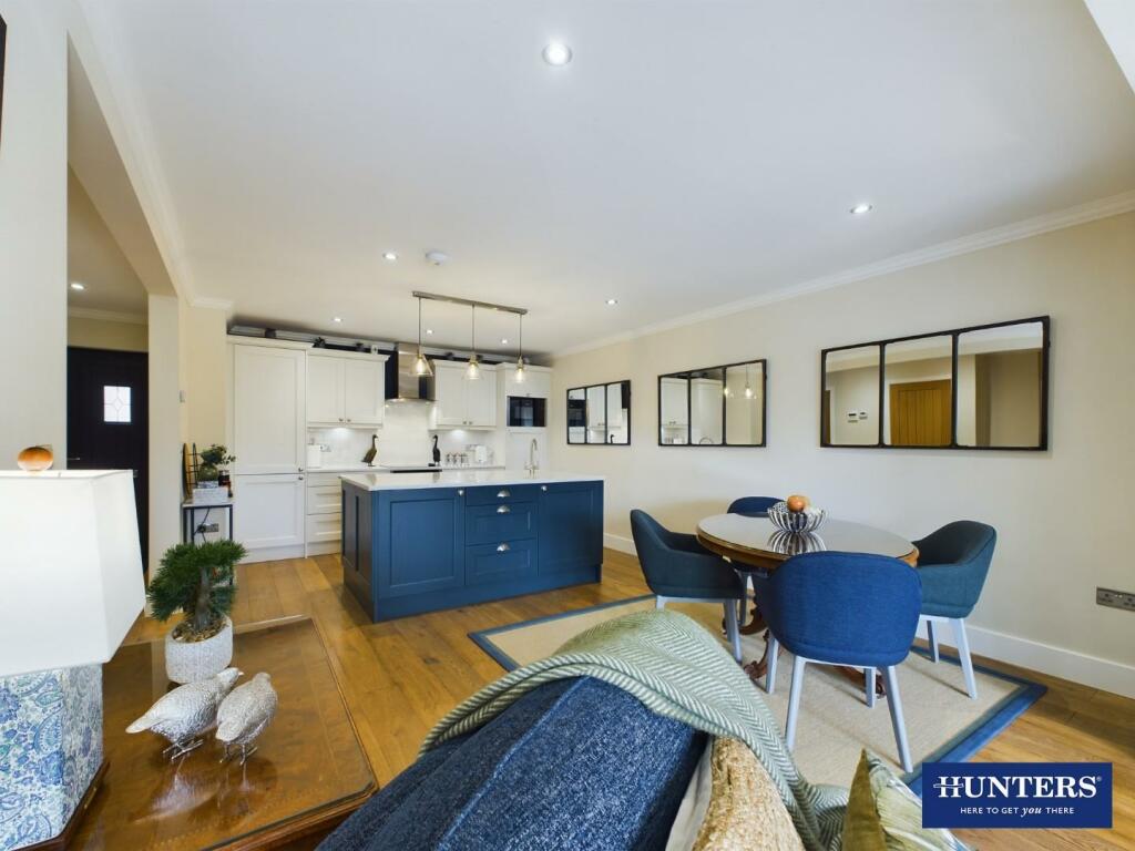 Kitchen/Dining Area