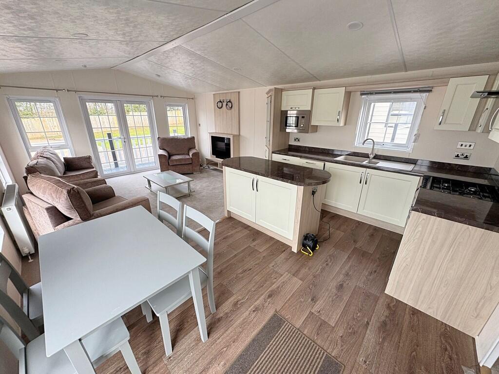 Kitchen Diner Lou...