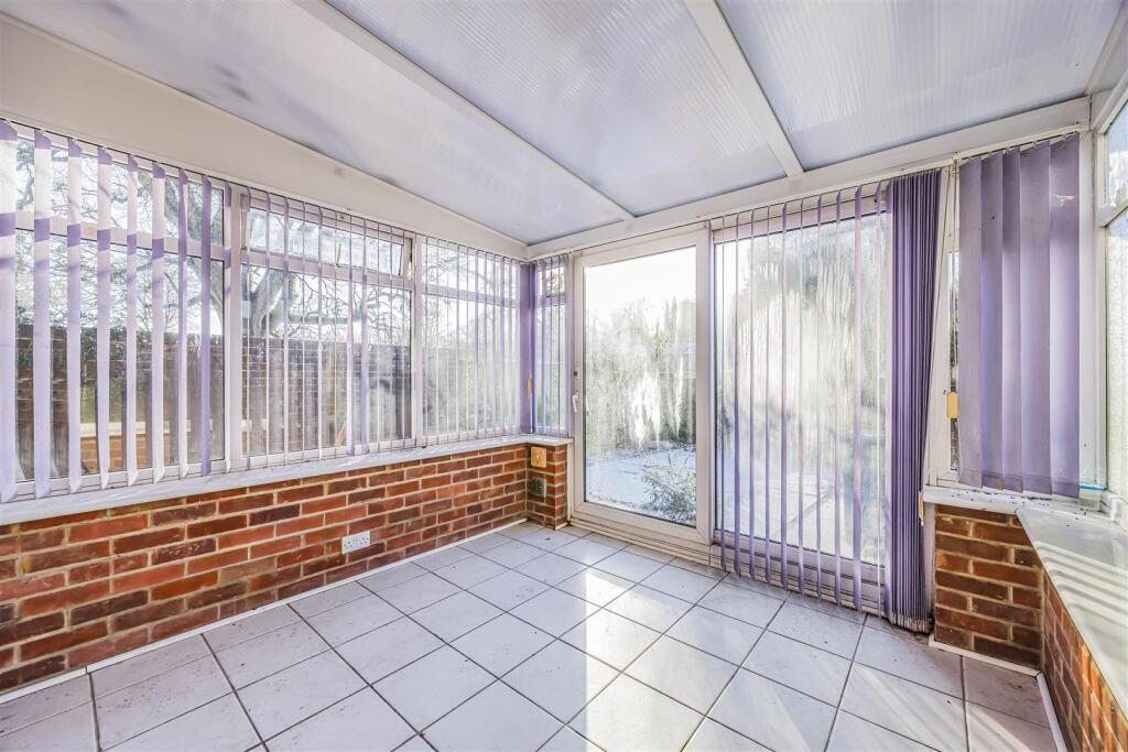 37 Springwood Avenue, Waterlooville-PorticoMarketi