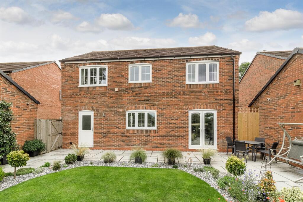 51 Boulters Lane, Wood End