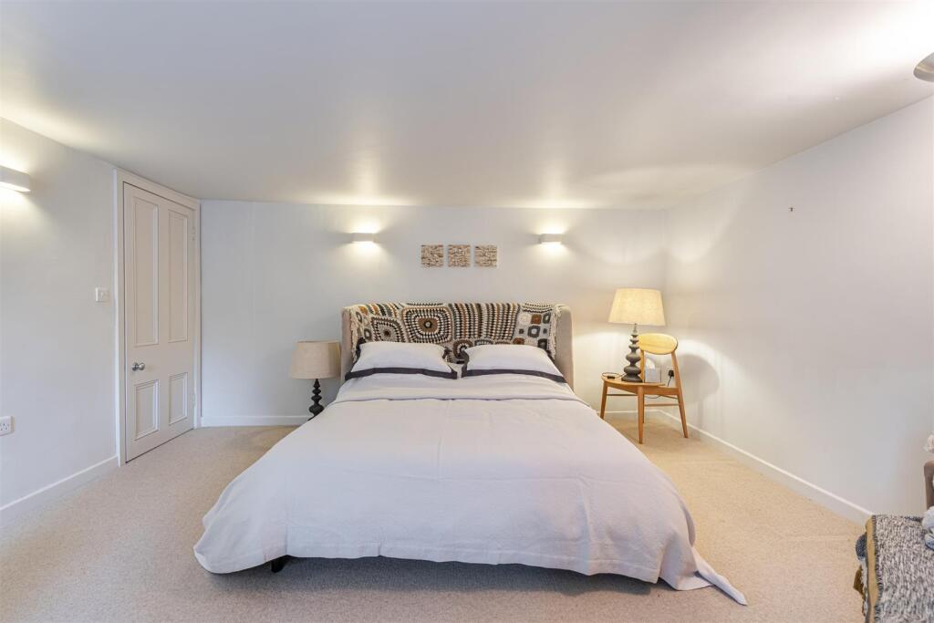 A32 - Chelston, Seaham Hall, Solsbro Road - 230405