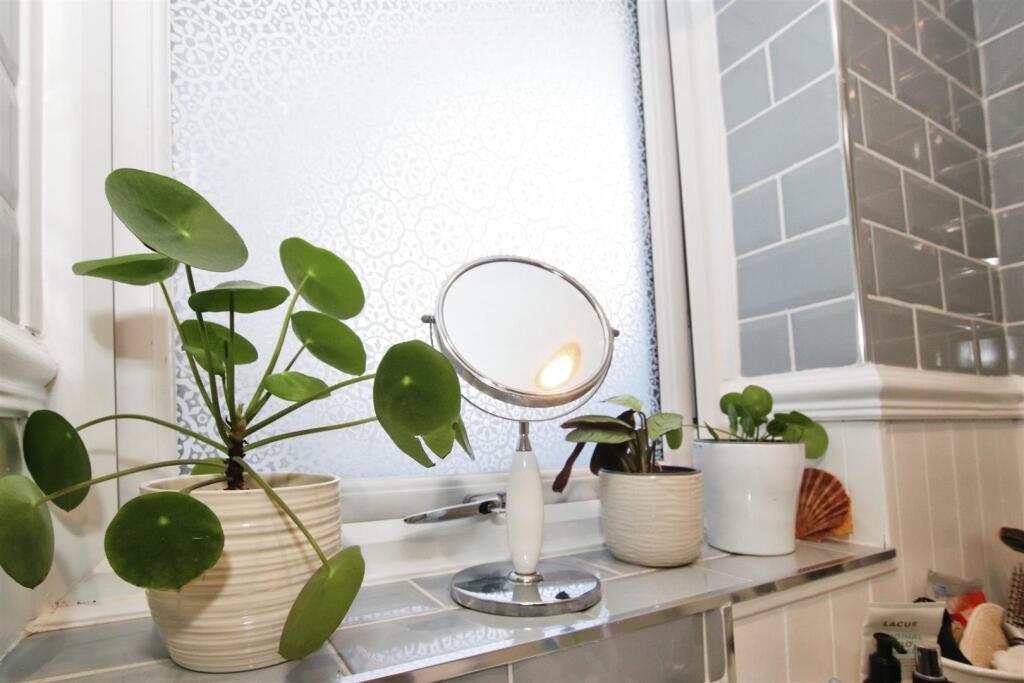 LUXURY SHOWER ROOM
