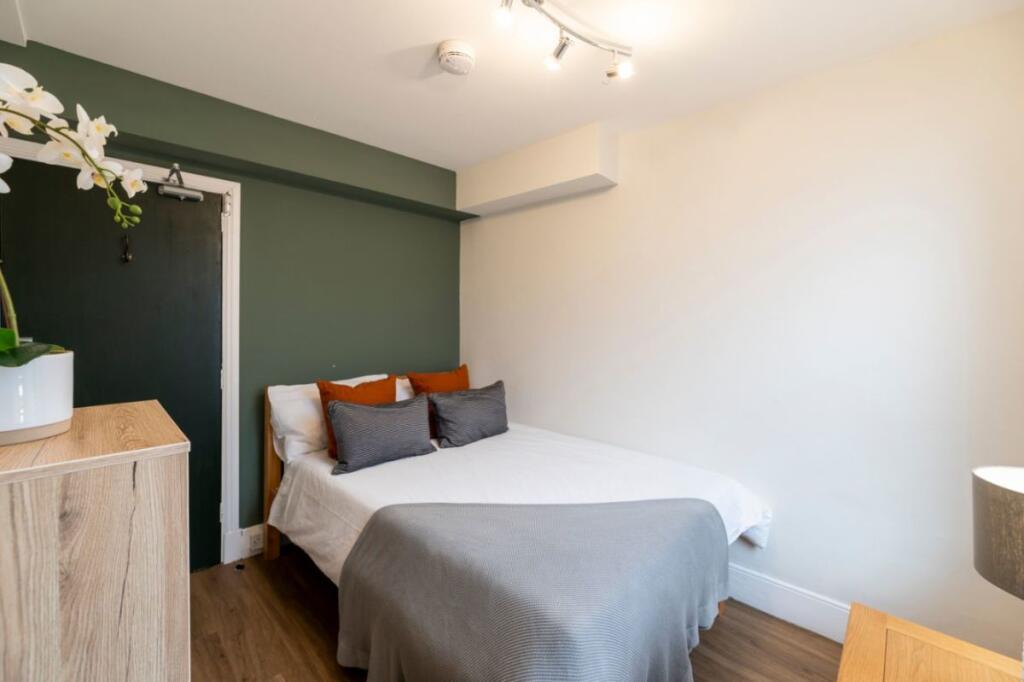 57DS - Bedroom