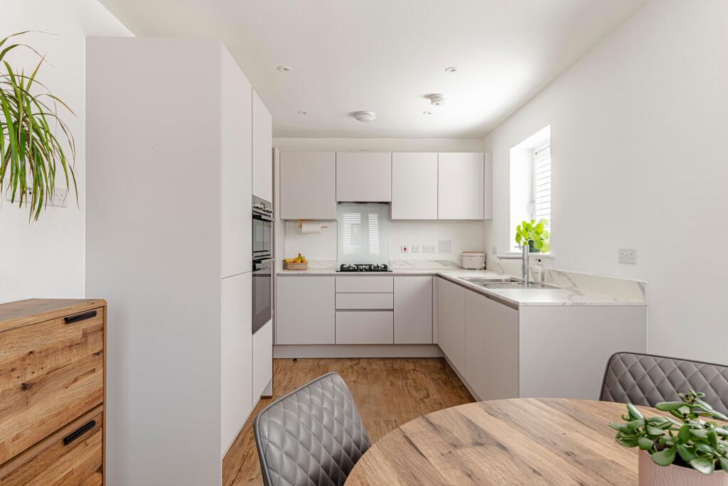 Kitchen/Dining Room (3)