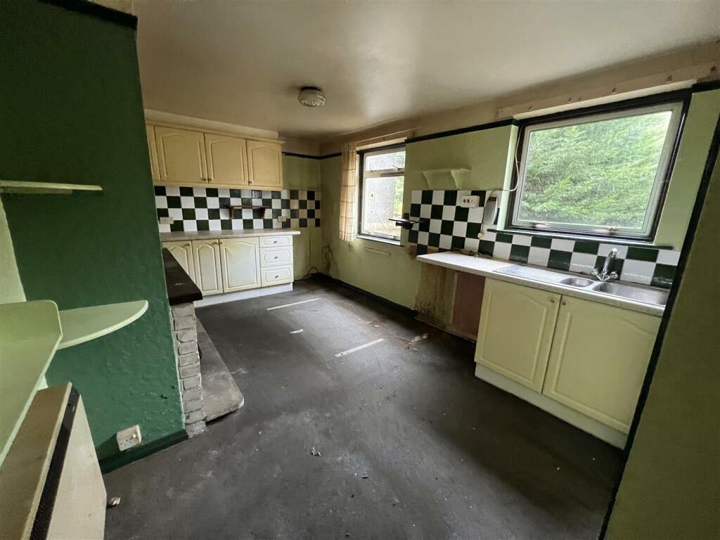 Basic Kitchen / Dining Room