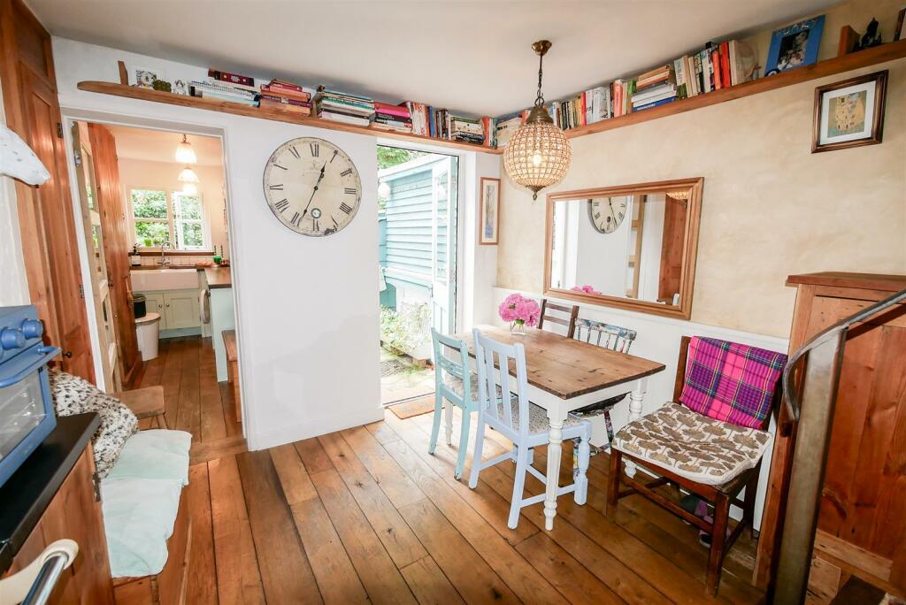 KITCHEN/BREAKFAST ROOM
