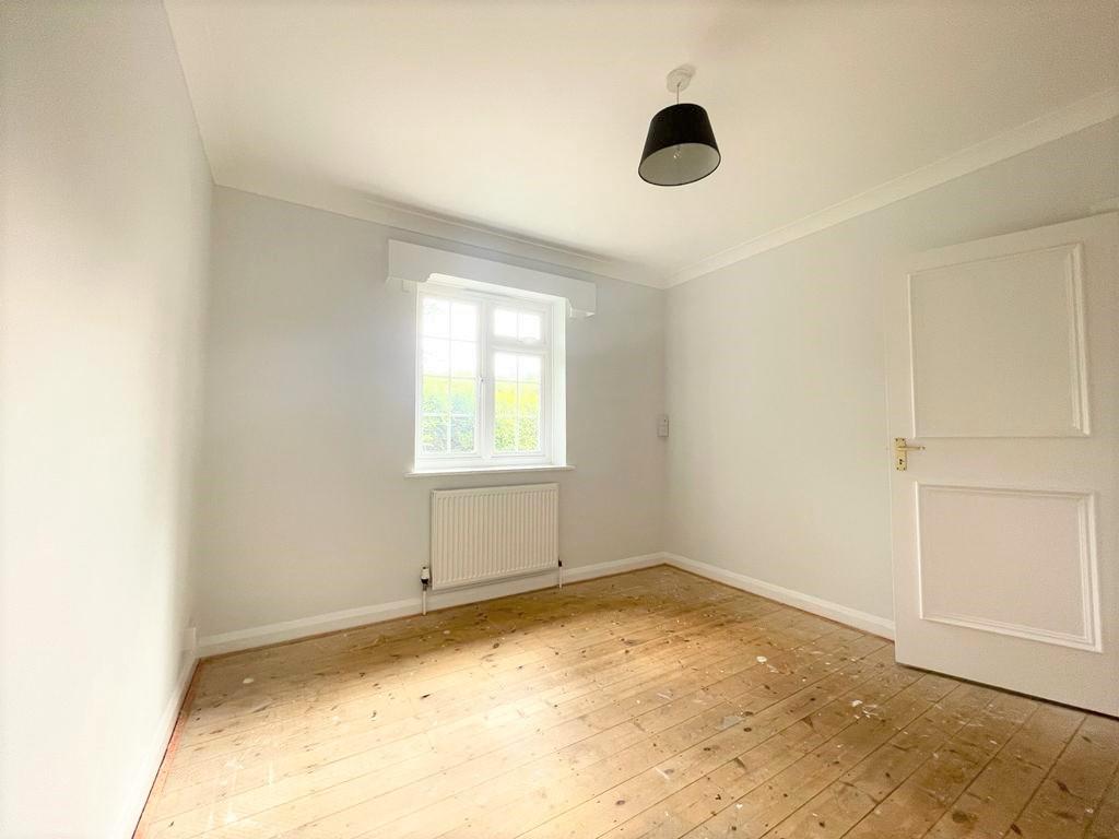 6 Bedroom 2.jpg
