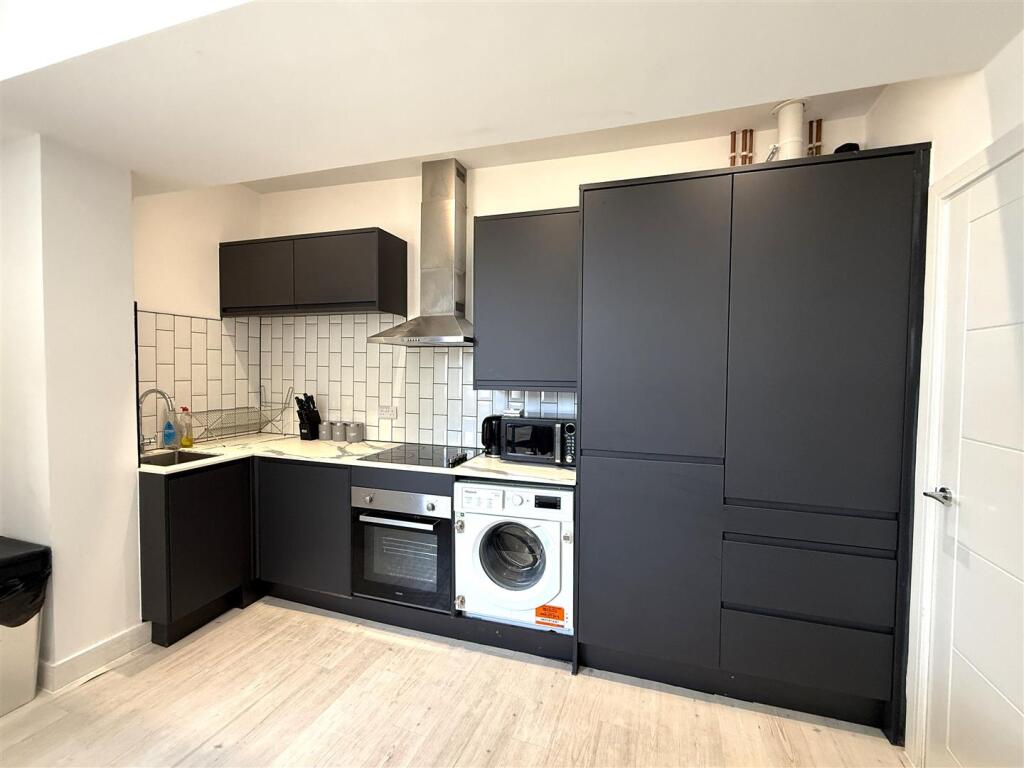 Three bedroom flat (6).JPG