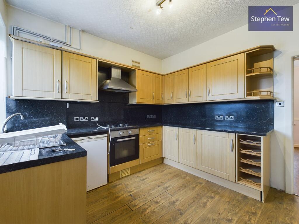 Kitchen/ Dining Room