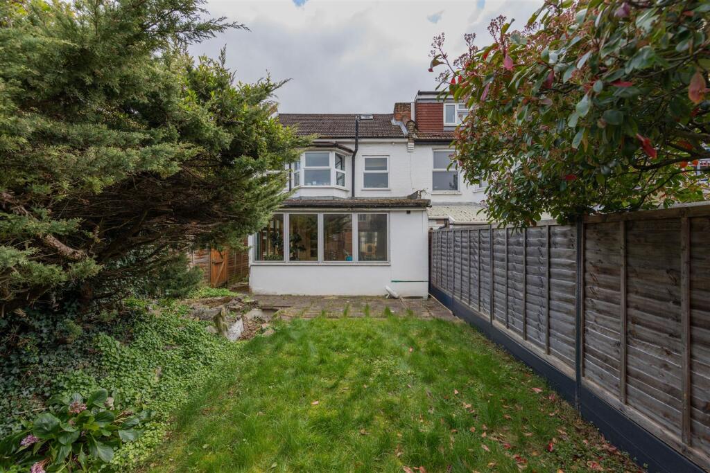 Nelson Road E4