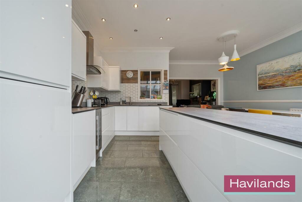Bagshot Road-6.jpg