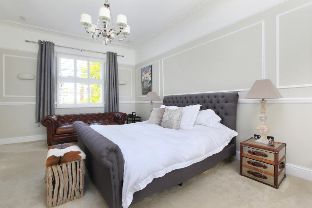 property in Crescent Grove, 
Clapham, SW4