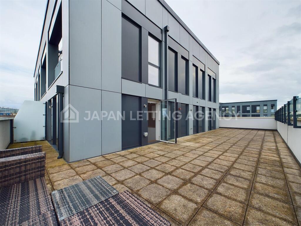 CAM02206G0-PR0079-STILL022.jpg