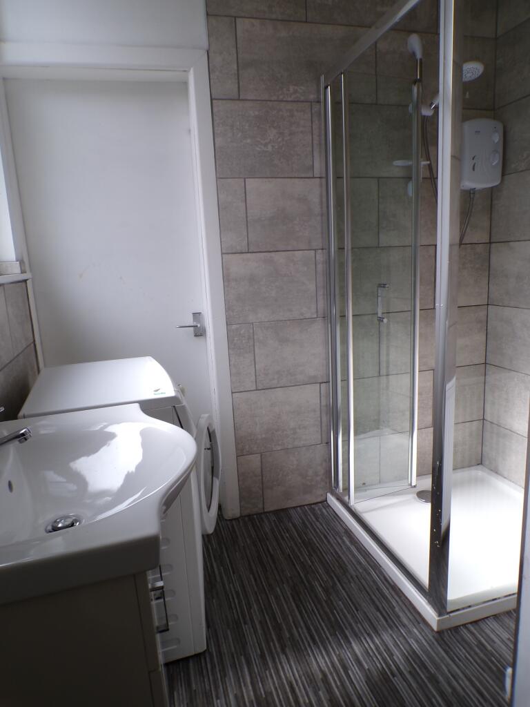 A modern and clean bathroom featuring a spaciou...