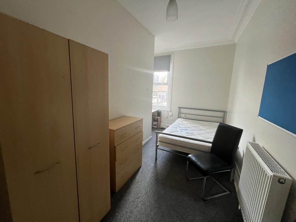 271a first floor lhs bed.jpg