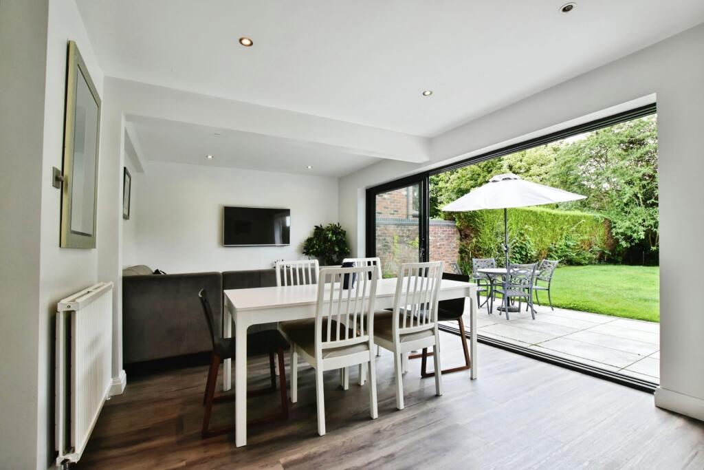 Familiy/ Dining Area