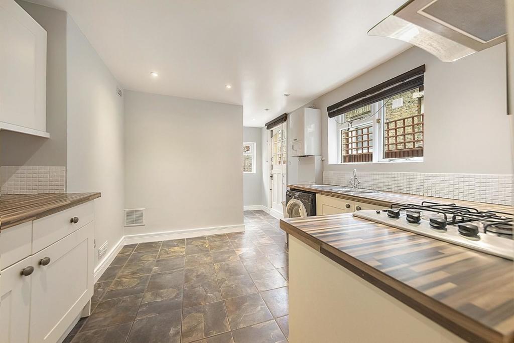 Kitchen (2).jpg