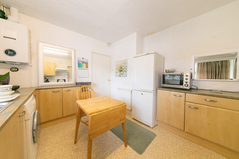 Kitchen &amp; dining room