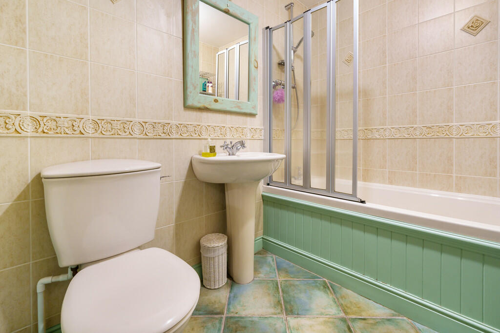 Family Bathroom 