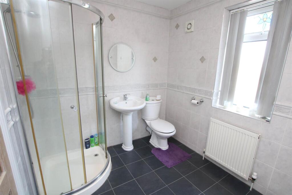 EN-SUITE BATHROOM