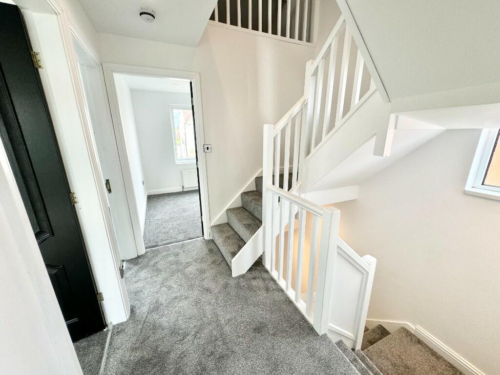 1ST FLOOR LANDING