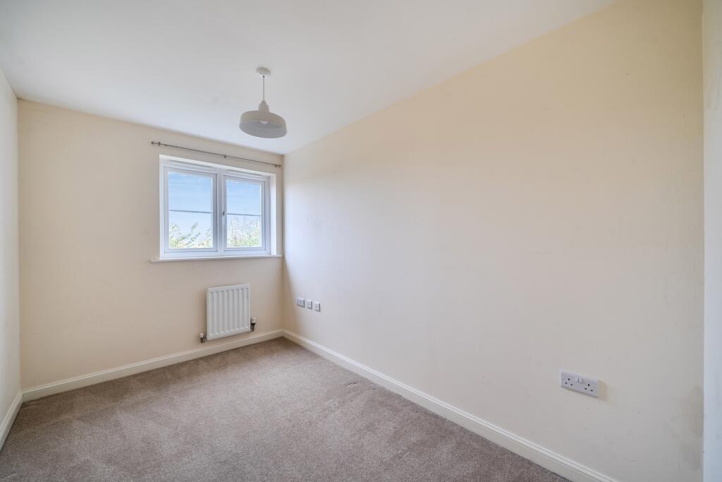 1360832-4-68f63123c2878