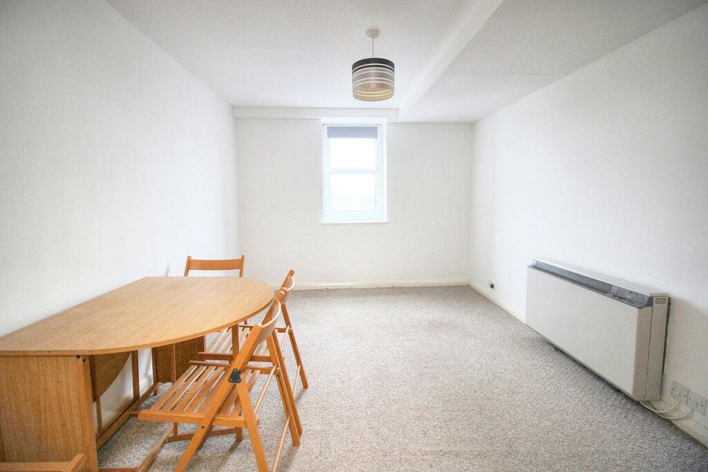 Lounge/ Dining Room